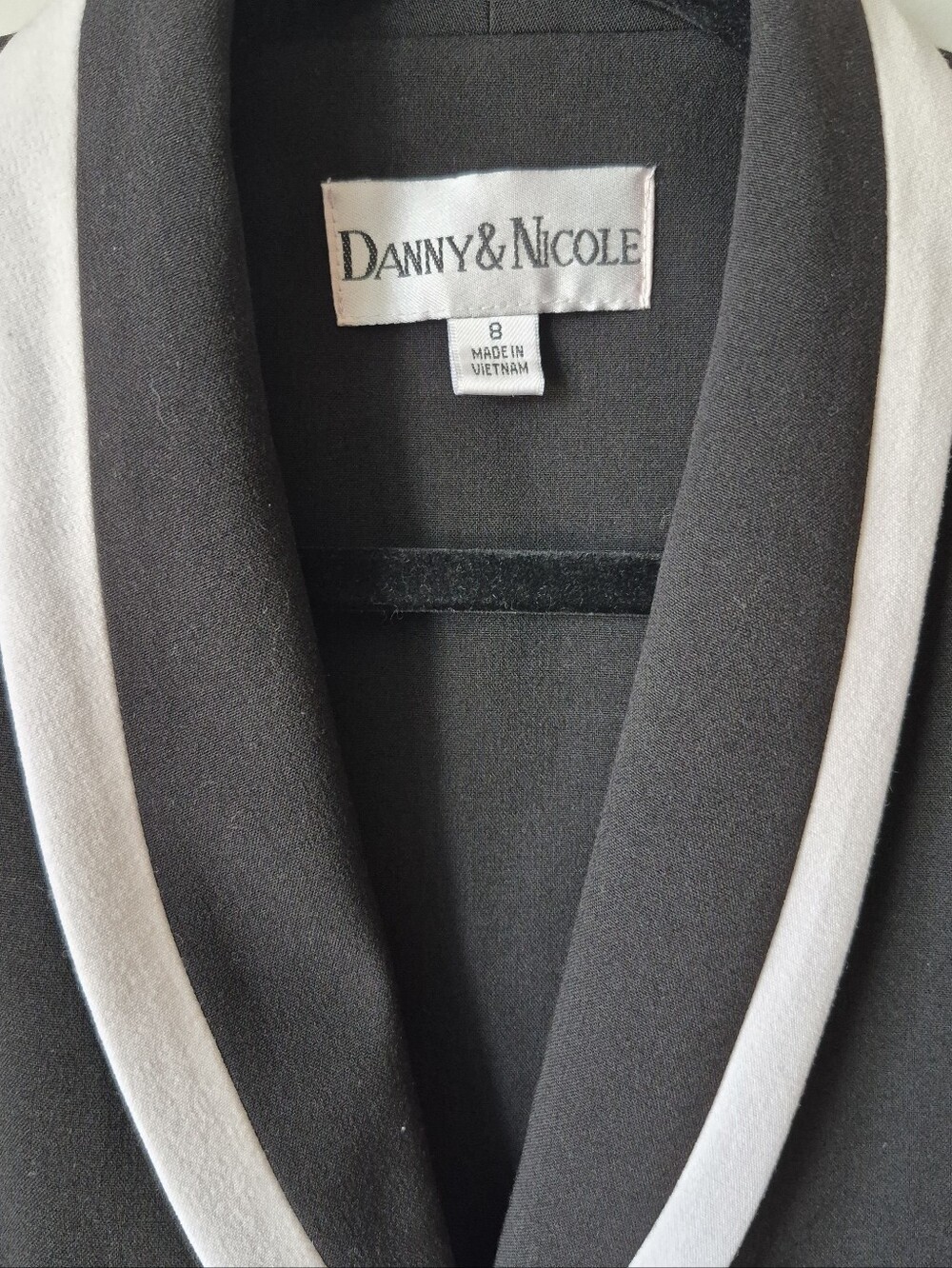 Vintage Danny & Nicole Black Short-Sleeve Blazer with White Trim Size 8 - Picture 2 of 3